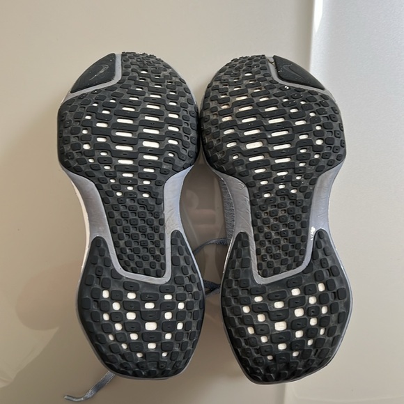 Nike ZoomX Invincible 3 Ashen Slate Metallic Gold Shoes DR2660-400 Womens Size 7 - Picture 7 of 10